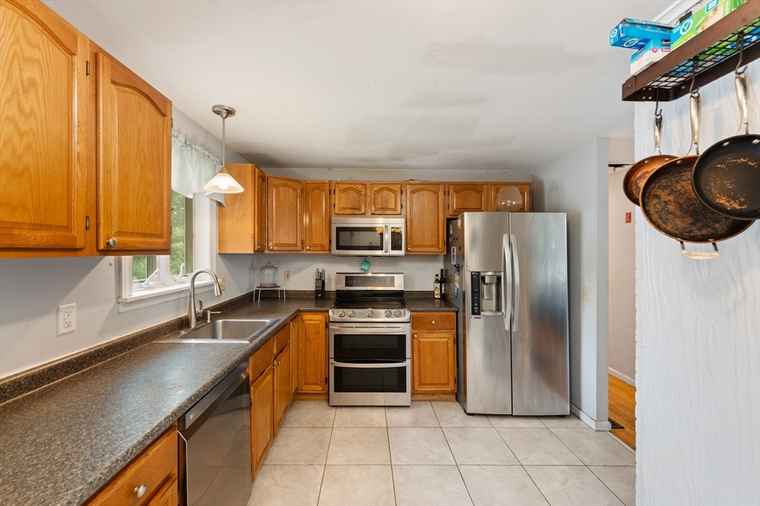 Photo of 140 W Mountain St Worcester, MA 01606