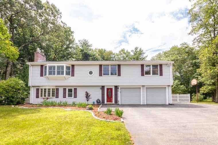 Photo of 83 Pine St Natick, MA 01760