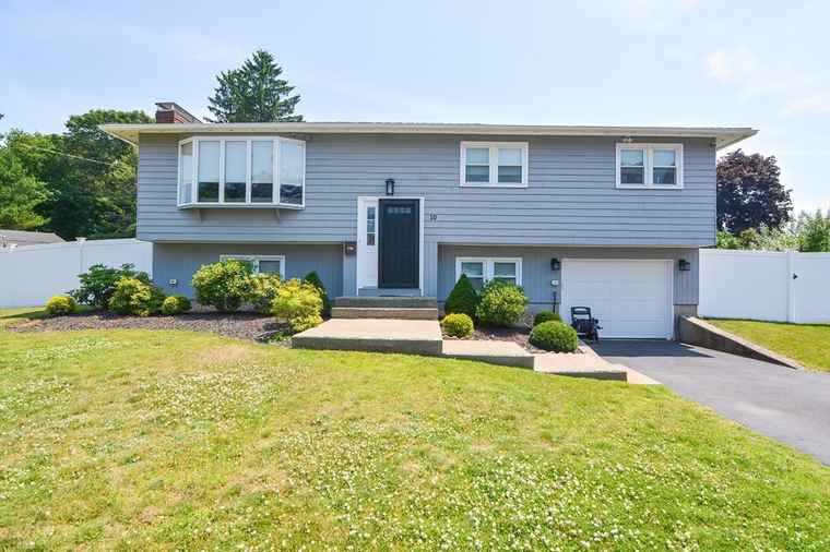Photo of 10 Hoover Ave Peabody, MA 01960