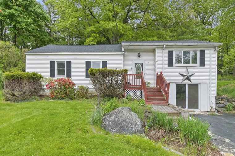 Photo of 10 Marcius Rd Worcester, MA 01607