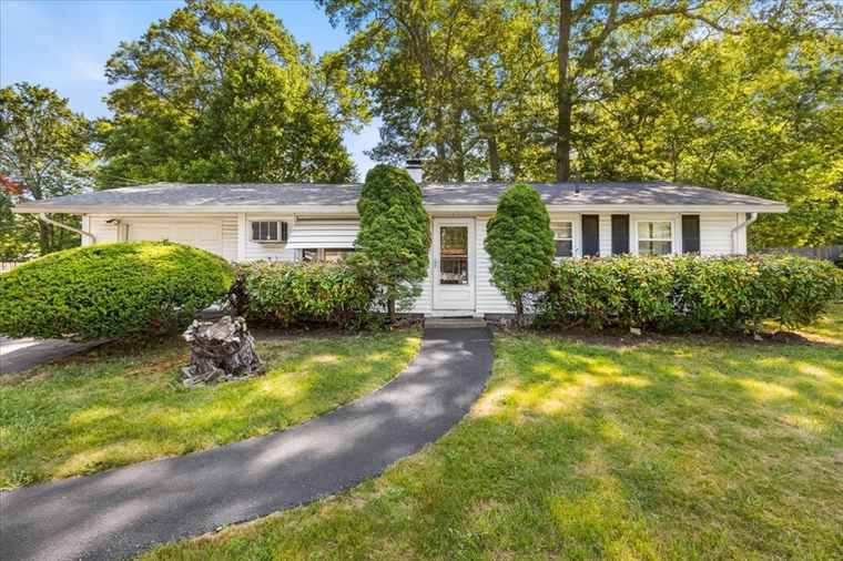 Photo of 33 Clara Rd Brockton, MA 02302