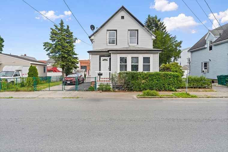 Photo of 84 River St Lynn, MA 01905