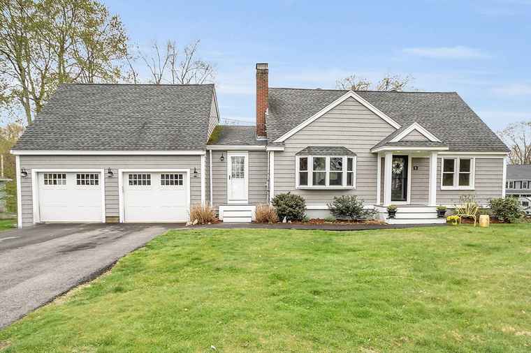 Photo of 5 Green Acre Ln Chelmsford, MA 01824