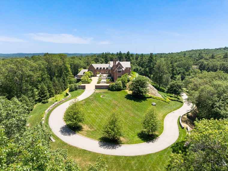 Photo of 4 Willow Rd Weston, MA 02493