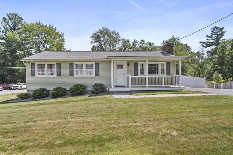 Photo of 7 Pine Valley Dr Dracut, MA 01826