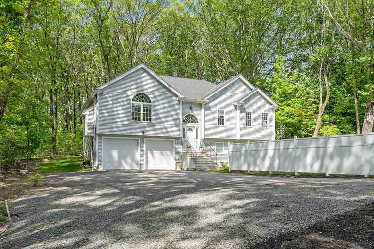 Photo of 136 Ararat St Worcester, MA 01606