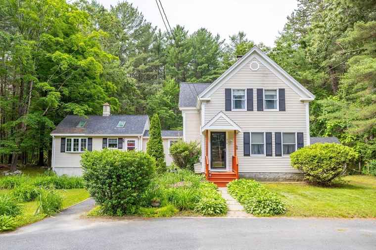 Photo of 216 Dunstable Rd Chelmsford, MA 01863