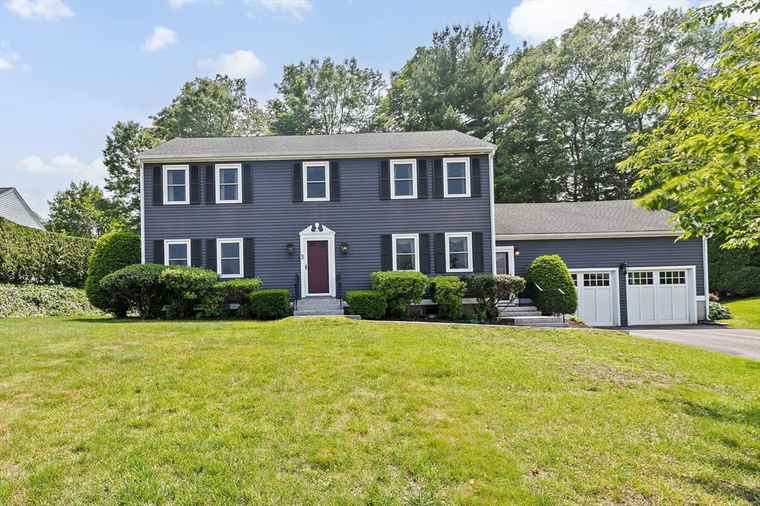 Photo of 3 Heritage Ln Canton, MA 02021