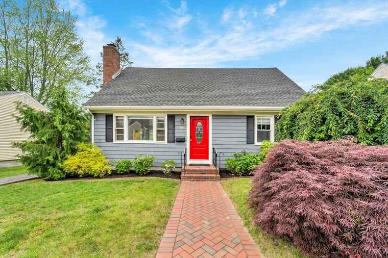 Photo of 30 Charles St Salem, MA 01970