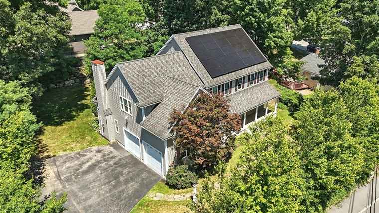 Photo of 392 Farm Rd Marlborough, MA 01752