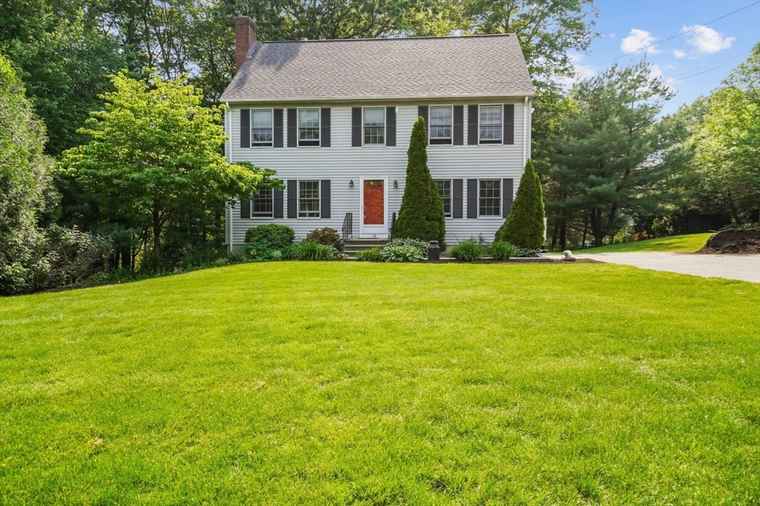 Photo of 19 Arrowood Ln Attleboro, MA 02703