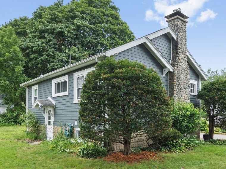Photo of 80 Bruce Rd Waltham, MA 02453