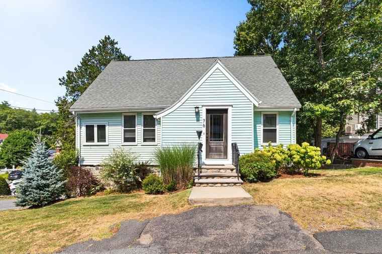 Photo of 76 Woodland Rd Malden, MA 02148