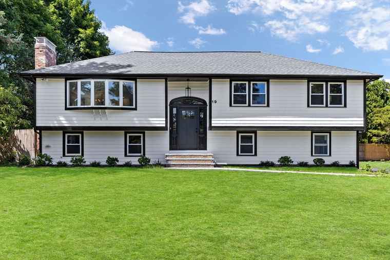 Photo of 19 Cushing Rd Westwood, MA 02090