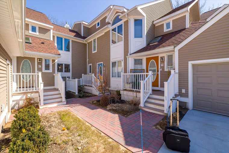 Photo of 69 Pointe Rok Dr #69 Worcester, MA 01604