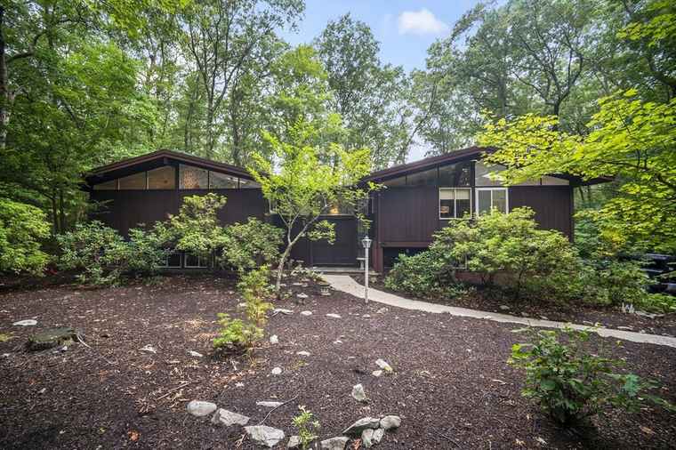 Photo of 39 Indian Ridge Rd Natick, MA 01760