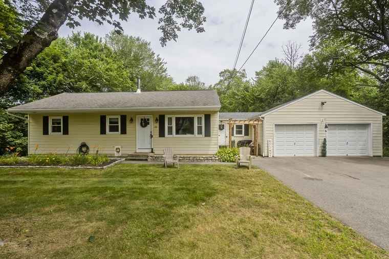 Photo of 124 North St Grafton, MA 01519
