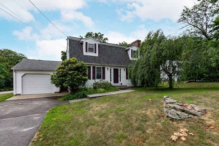 Photo of 44 Clews St Shrewsbury, MA 01545