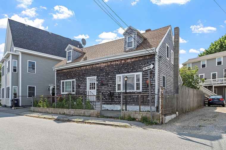 Photo of 22 Taylor St #1 Gloucester, MA 01930