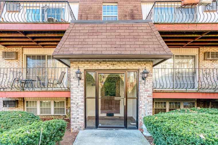 Photo of 4 Williamsburg Ct #1 Shrewsbury, MA 01545