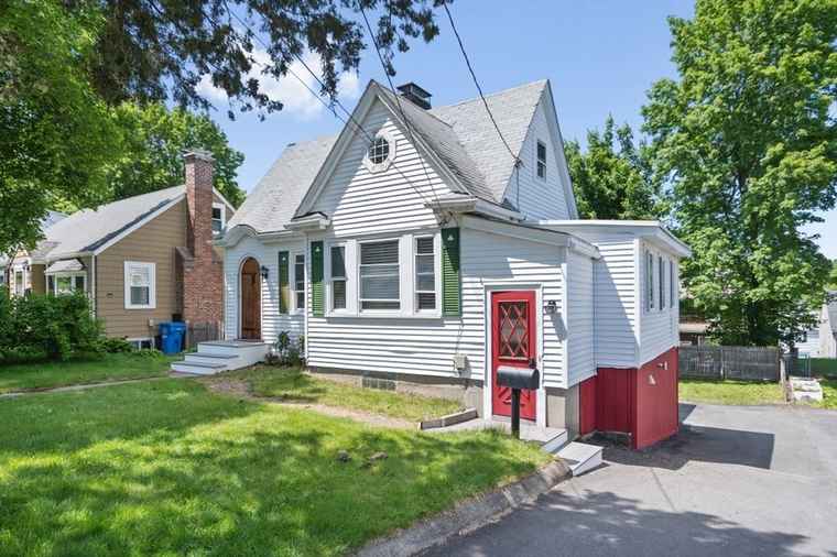 Photo of 129 Virginia Rd Waltham, MA 02453