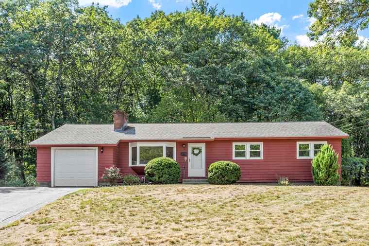 Photo of 18 Castlewood Dr Chelmsford, MA 01863
