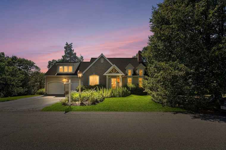 Photo of 105 Weyland Cir North Andover, MA 01845