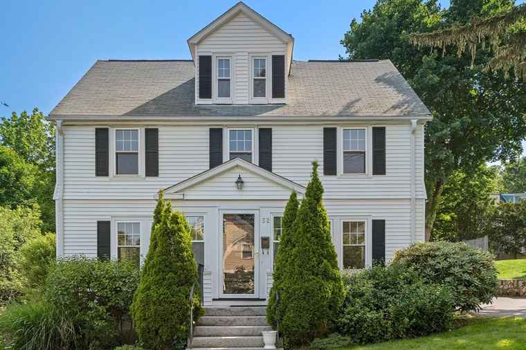Photo of 52 Myrtle St Newton, MA 02465
