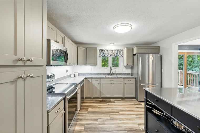 Photo of 20 Mississippi Rd Tewksbury, MA 01876