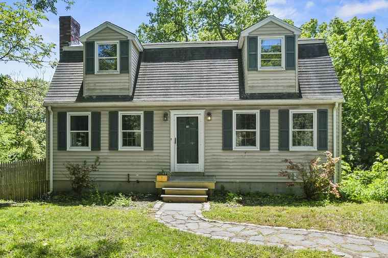 Photo of 18 Lexington St Woburn, MA 01801