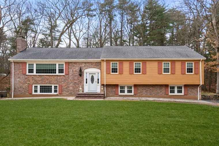 Photo of 19 Bakers Hill Rd Weston, MA 02493