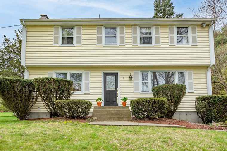 Photo of 3 Meadowbrook Rd Acton, MA 01720