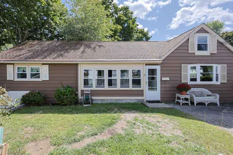 Photo of 33 Monroe St Taunton, MA 02780