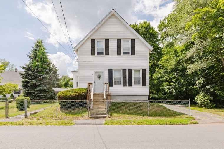 Photo of 4 Chase St Taunton, MA 02780