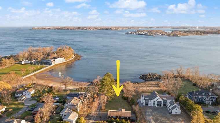 Photo of 39 Woodbury St Beverly, MA 01915