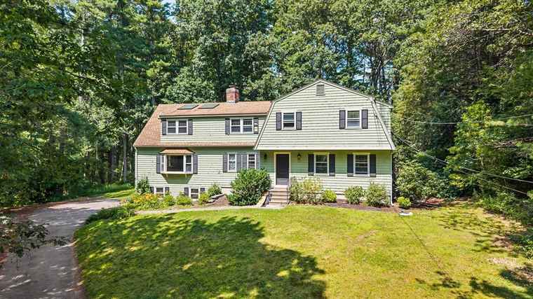 Photo of 30 Regina Dr Chelmsford, MA 01824