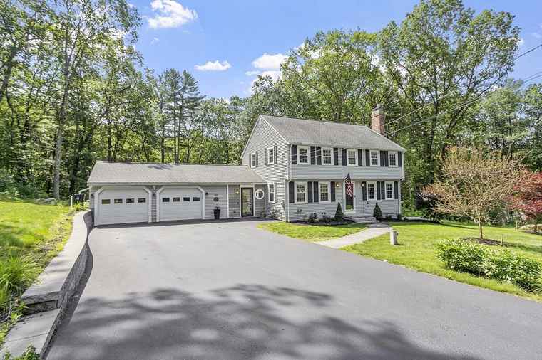 Photo of 40 Abbott Ln Chelmsford, MA 01824