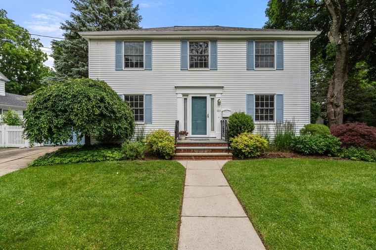 Photo of 103 Randlett Park Newton, MA 02465