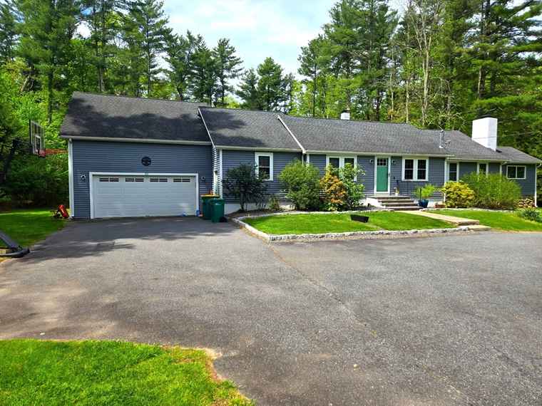 Photo of 331 Bay Rd Easton, MA 02356