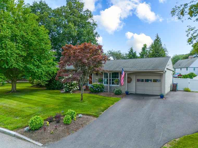 Photo of 17 Thorndike Rd Lowell, MA 01852
