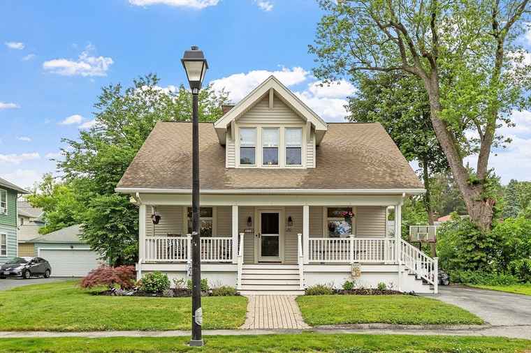 Photo of 11 Fiske St Worcester, MA 01602