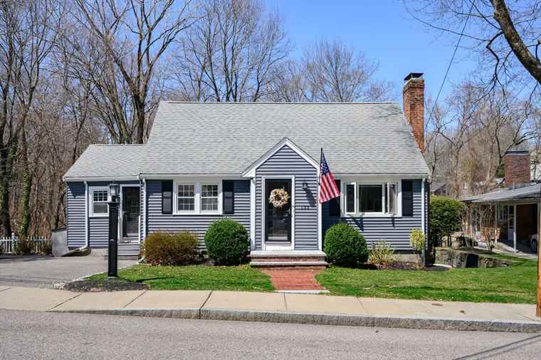Photo of 133 Grove St Quincy, MA 02169