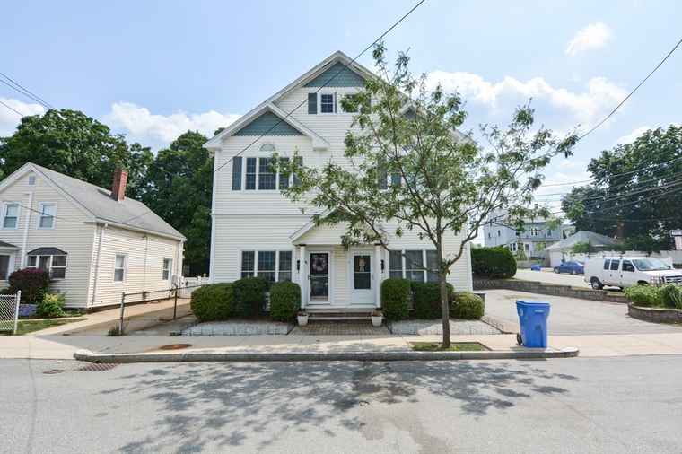 Photo of 41 Oak St #2 Waltham, MA 02453