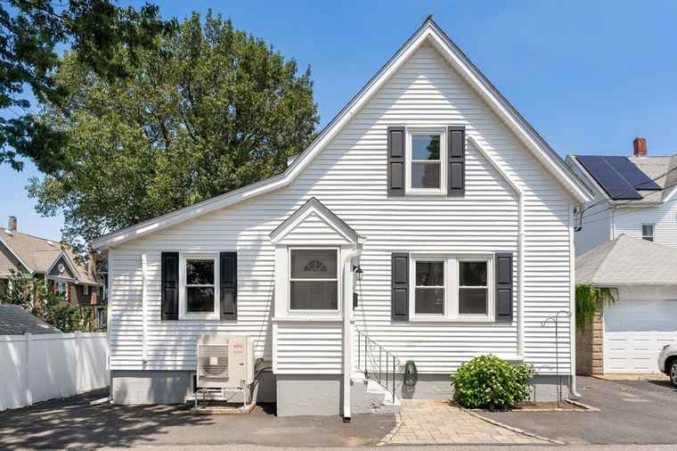 Photo of 9 Queenwood Ter Malden, MA 02148