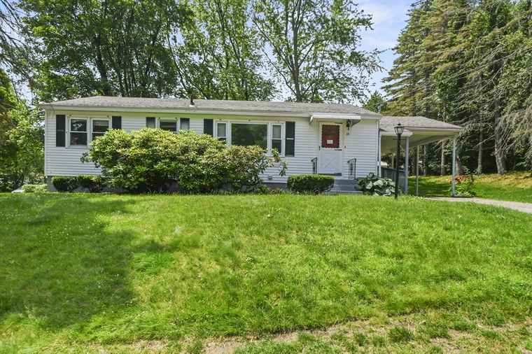 Photo of 35 Woodland Rd Leominster, MA 01453