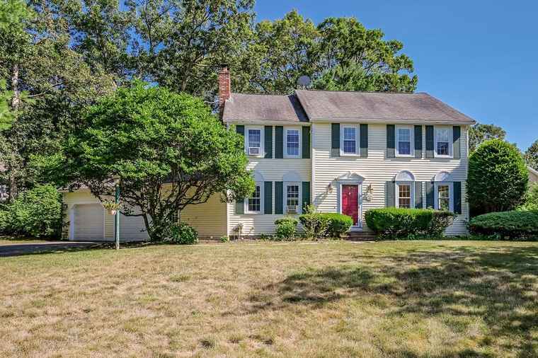 Photo of 36 Pioneer Cir Attleboro, MA 02703