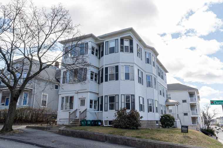 Photo of 2 Dartmouth St Worcester, MA 01604