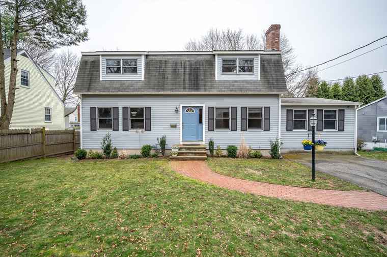 Photo of 5 Deforest Rd Newton, MA 02462