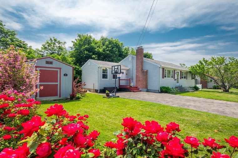 Photo of 29 Sunshine Dr Marlborough, MA 01752