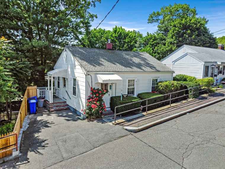 Photo of 14 Gibson St Malden, MA 02148
